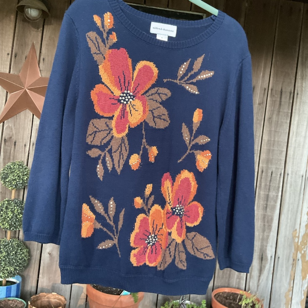 Size M 🌺 Alfred Dunner Navy Floral Knit Sweater with Orange & Brown Blooms
